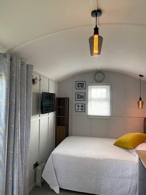 Beautiful Shepherd'S Hut Newmarket  Kültér fotó